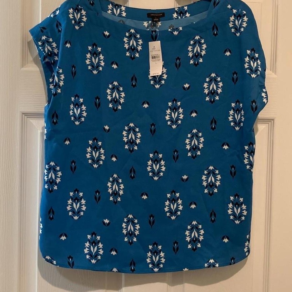 Ann Taylor Blue Blouse with White and Black‎ Floral Pattern, Size L, NWT